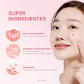 Mulher a aplicar o creme cápsula Glowthie no rosto sorridente, Loja de Cosmética Coreana em Portugal