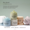 Quatro frascos de Arencia Rice Mochi Cleanser em cores pastel estão empilhados numa apresentação equilibrada. O texto em português descreve os benefícios tradicionais.