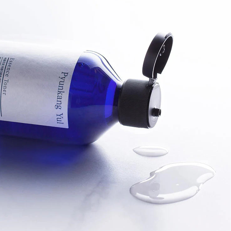 Essência multifuncional para todos os tipos de pele – Essence Toner Pyunkang Yul. Pele hidratada e suave após aplicação do Essence Toner. Disponível na Glowthie – loja de cosmética coreana em Portugal
