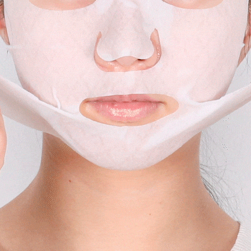 GIF/Video de uma modelo coreana a aplicar a máscara coreana Reedle Shot Lifting Mask da VT Cosmetic e exemplificar como a aplicar no rosto, na perspetiva frontal. Cosmetica coreana.