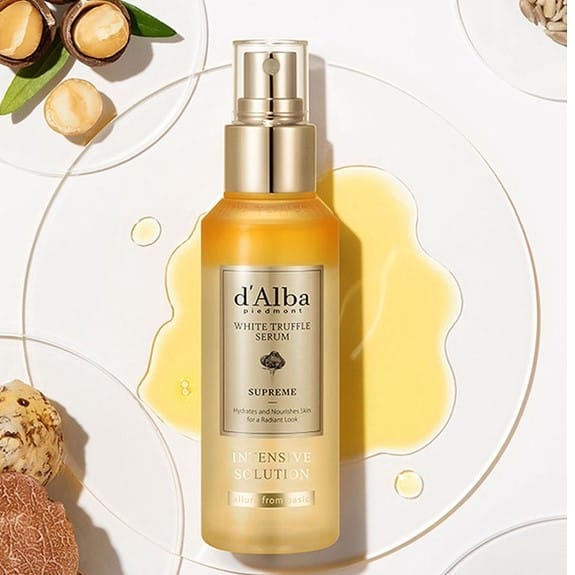 Aplicação de serum facial em spray para glow instantâneo — Glowthie Loja de Cosmética Coreana em Portugal