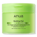 Um frasco cilíndrico verde-claro com a inscrição “Anua Soothing Pad” e “Azelaic 10 + Hyaluron” por baixo. Contém 90 discos, 230 ml, indicado para acalmar a vermelhidão. KBeauty Portugal.