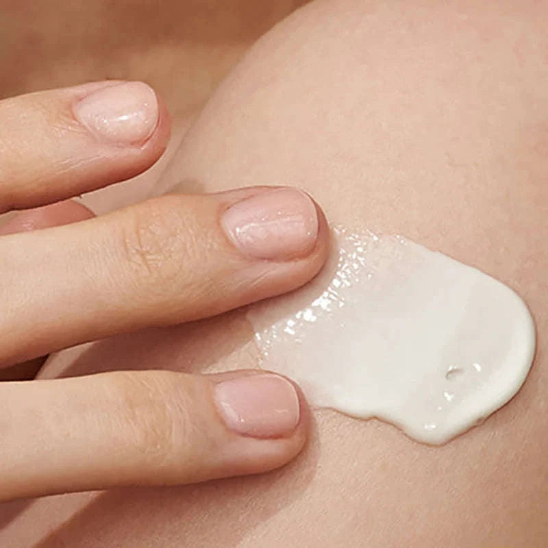 Textura leve do Black Rice Airyfit Sunscreen — Glowthie Loja de Cosmetica Coreana em Portugal
