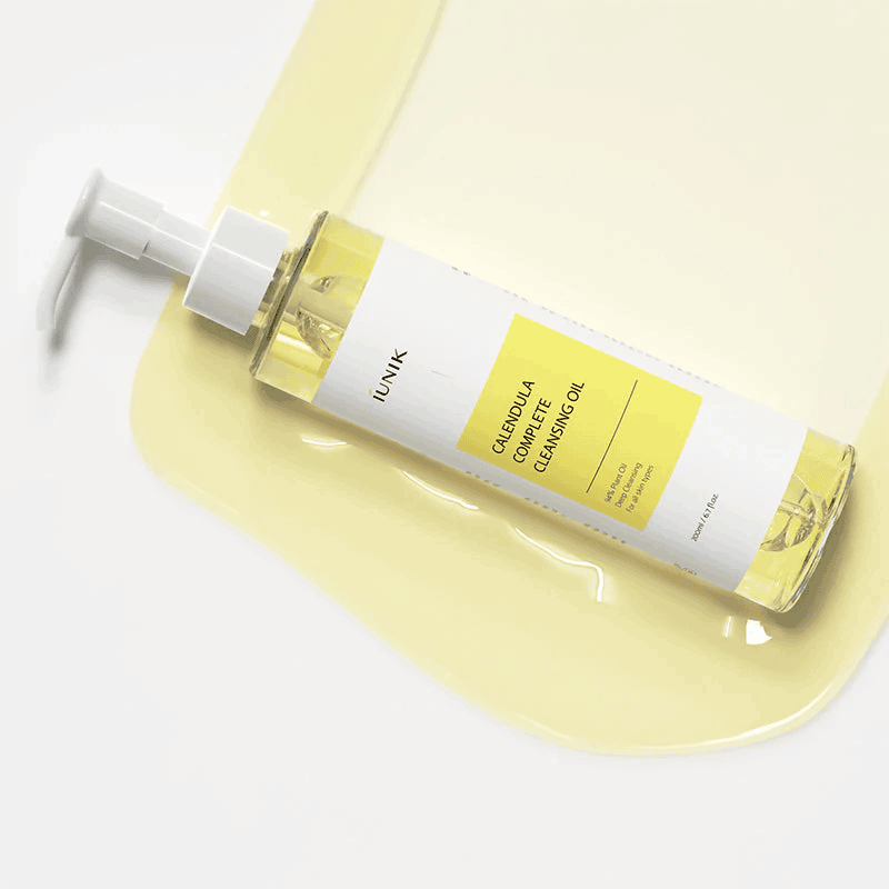 Frasco de iUNIK Calendula Complete Cleansing Oil com tampão pump