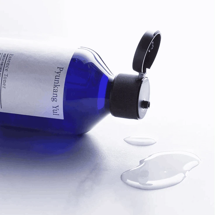 Essência multifuncional para todos os tipos de pele – Essence Toner Pyunkang Yul. Pele hidratada e suave após aplicação do Essence Toner. Disponível na Glowthie – loja de cosmética coreana em Portugal