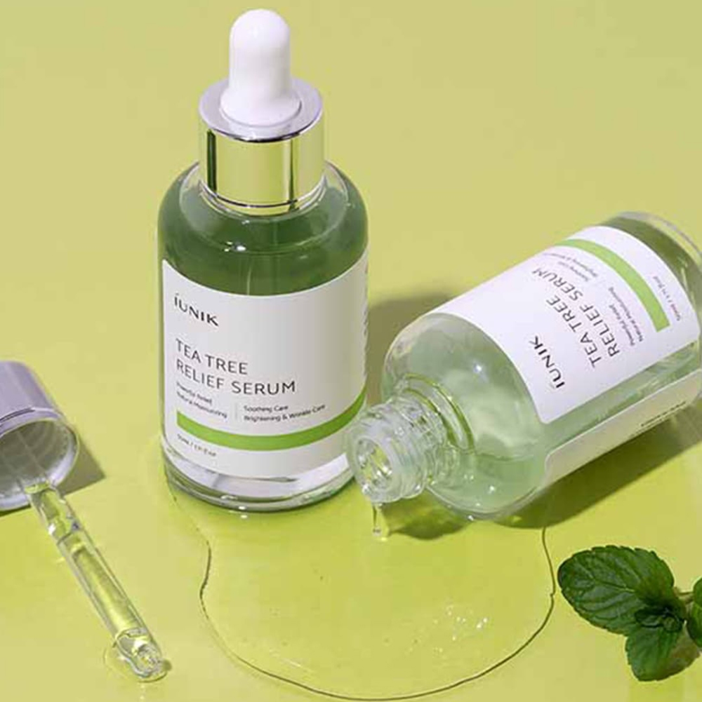 Textura leve e aquosa do iUNIK Tea Tree Relief Serum, que acalma, hidrata e reduz a vermelhidão da pele oleosa ou acneica.
Disponível na Glowthie – loja de cosmética coreana em Portugal.
