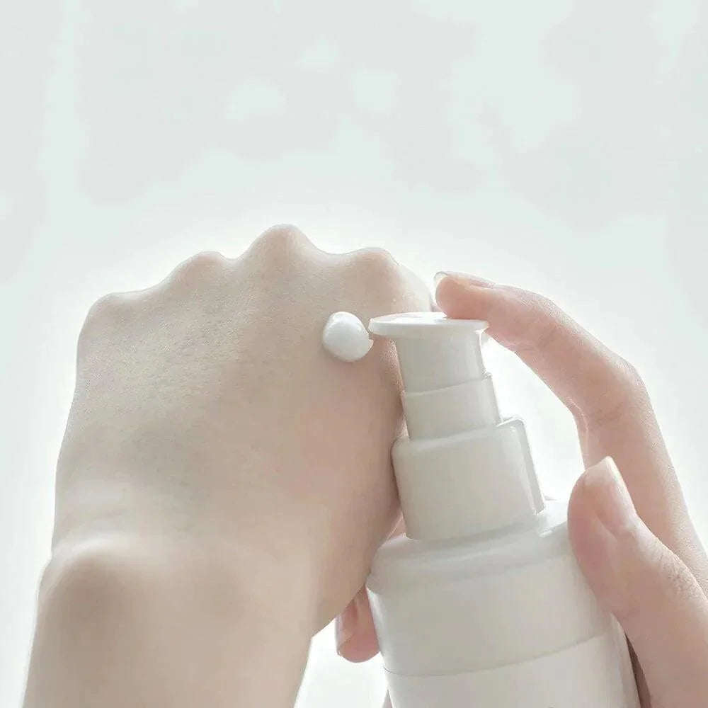 Emulsão facial hidratante e calmante Anua Heartleaf 70 Daily Lotion 200ml em embalagem branca minimalista.