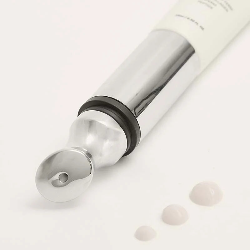 Textura cremosa do HEVEBLUE Black Yuja Bean Lifting Auto Eye Cream