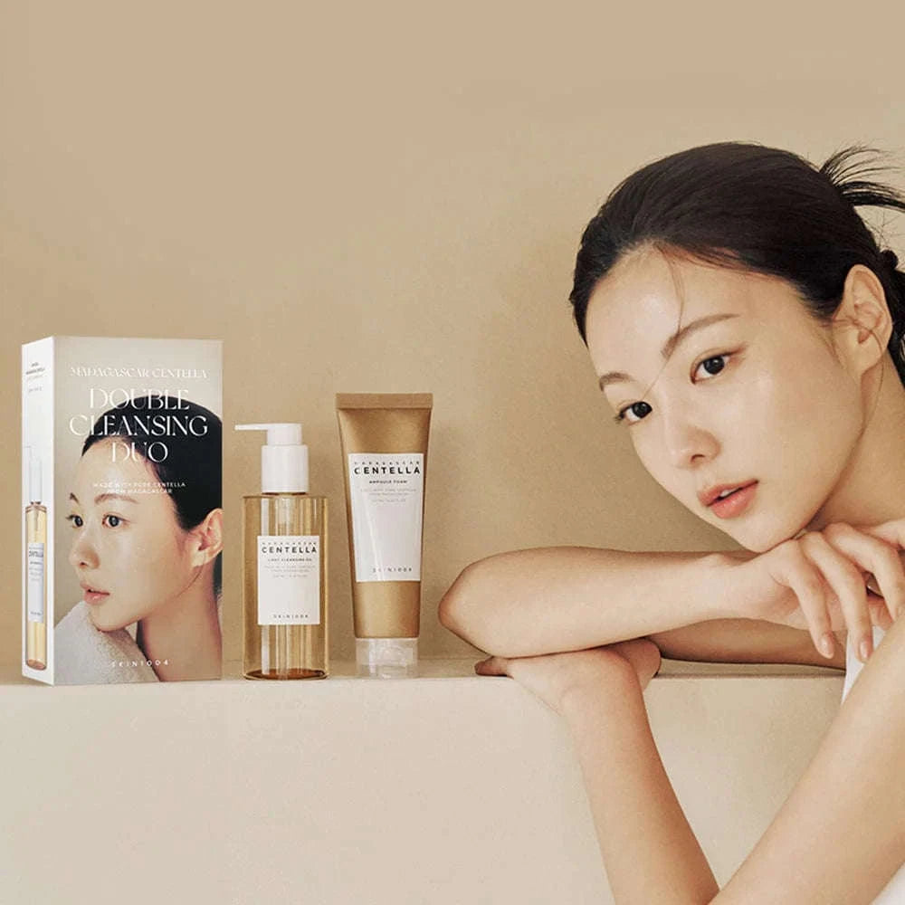 Imagem do conjunto SKIN1004 Double Cleansing Duo com óleo e espuma.
