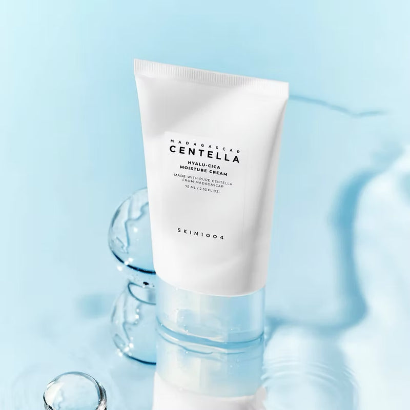 Pele confortada e visivelmente mais luminosa após uso do Hyalu-Cica Moisture Cream. Disponível na Glowthie – loja de cosmética coreana em Portugal.