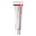 Um tubo branco identificado como “Madeca Cream”, com uma faixa vermelha e laranja, destacando a mensagem “Time Reverse, Dermatological Heritage since 1968”. O tom é clínico e profissional. Da marca Centelli