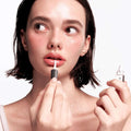 Lábios com mais volume e brilho após uso do VT Lip Plumper