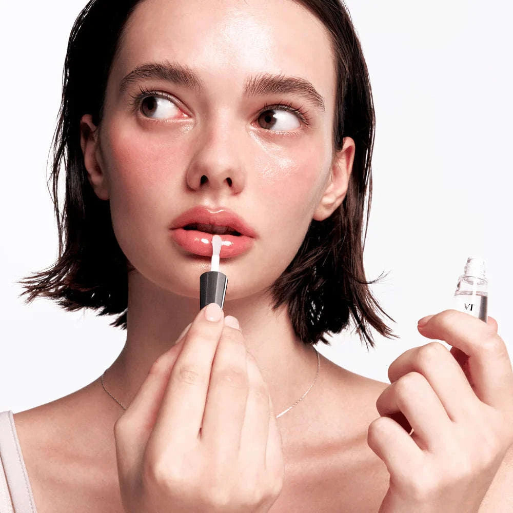 Lábios com mais volume e brilho após uso do VT Lip Plumper