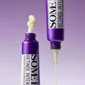 Creme de olhos coreano com retinol em tubo roxo sobre fundo lilás, cuidado facial.