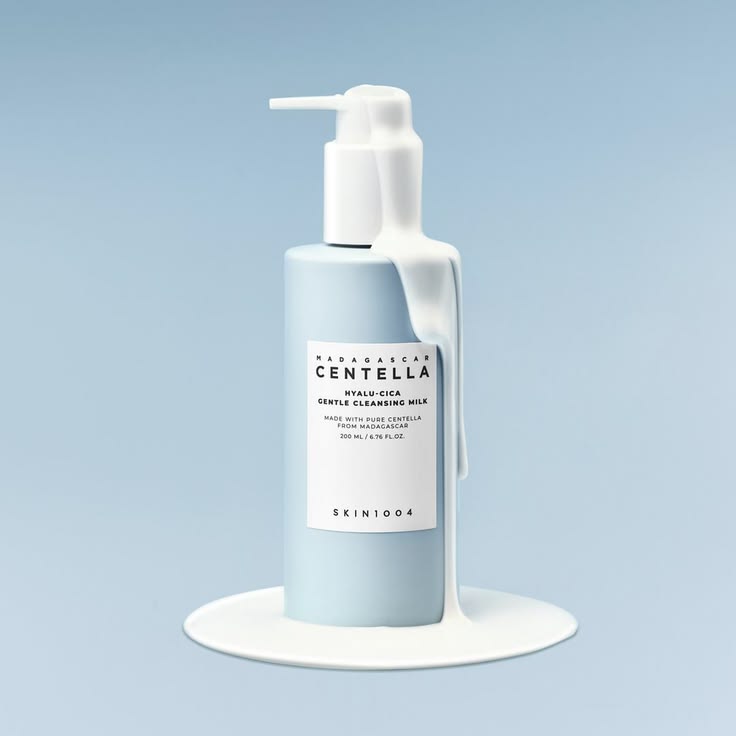 Textura leitosa do cleanser SKIN1004 Centella Hyalu-Cica