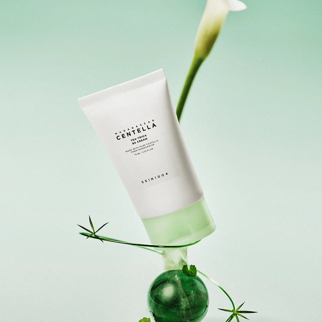 Creme de Centella Asiática com ceramidas e ácido hialurónico. Creme facial coreano calmante e sem perfume. Tea-Trica B5 da SKIN1004 – ideal para pele sensível e reativa.