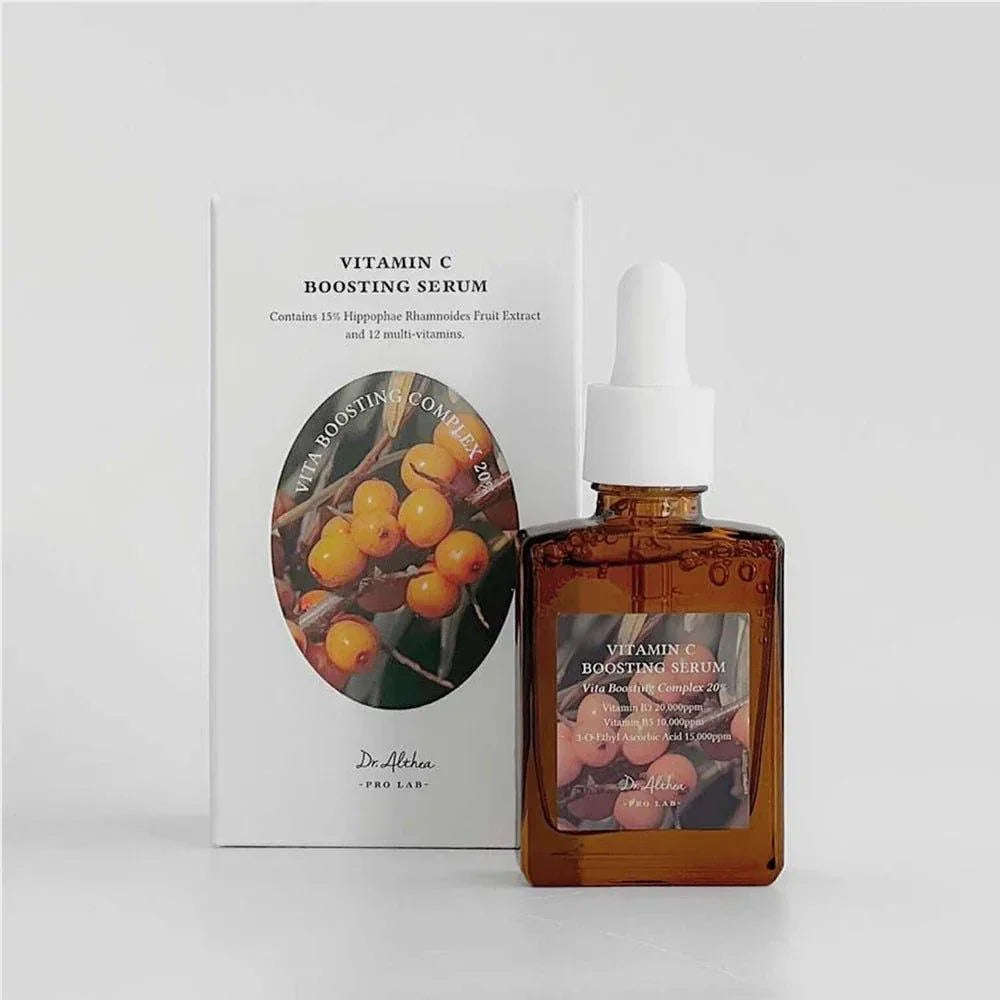Sérum coreano de vitamina C em frasco âmbar com conta-gotas, rótulo com frutas e texto.