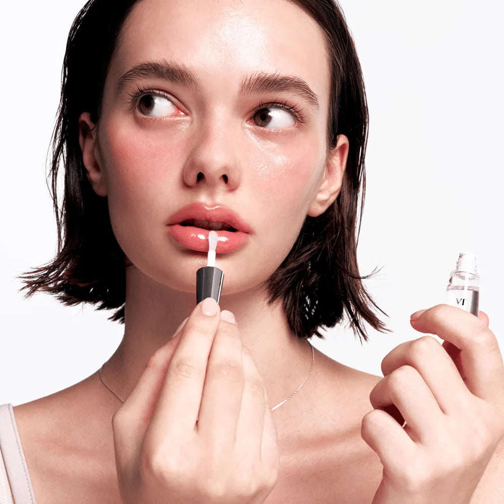 Lábios com mais volume e brilho após uso do VT Lip Plumper